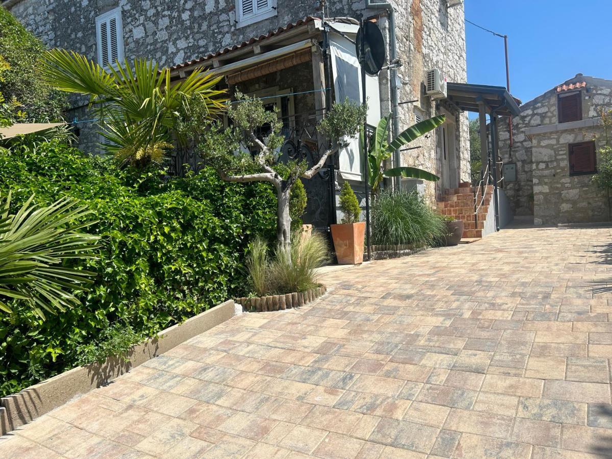 Stone House Chiara Seaview Apartment Funtana Exterior photo